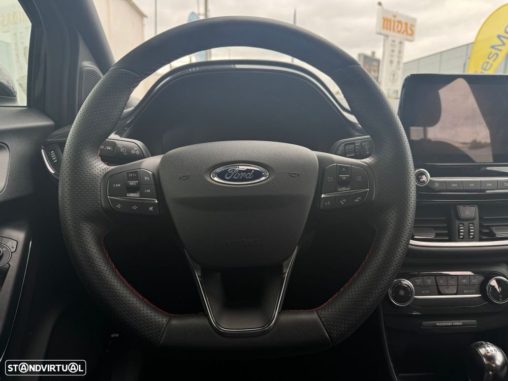 Ford Kuga 1.5 EcoBoost ST-Line - 32
