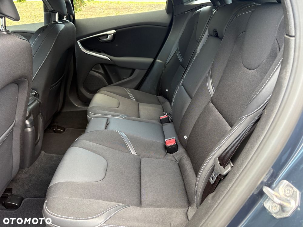 Volvo V40 D2 Momentum - 27