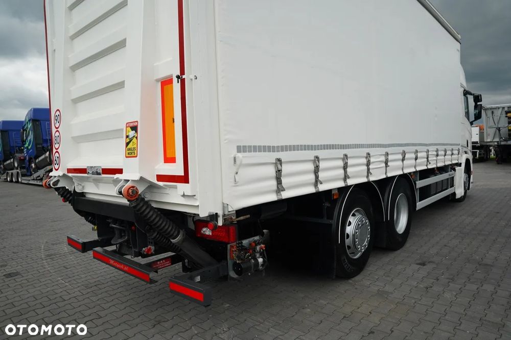 Scania R 450 / FIRANKA 7,7 m / 6x2 / DACH PODNOSZONY / OŚ PODNOSZONA / SKRĘTNA / WINDA DHOLLANDIA 3 500 KG / KLIMA POSTOJOWA / EURO 6 - 14
