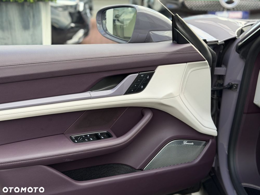 Porsche Taycan 105kWh Performance Plus - 33