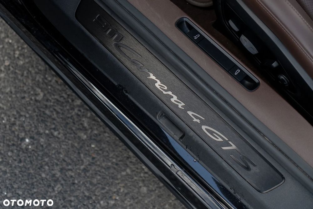Porsche 911 - 25