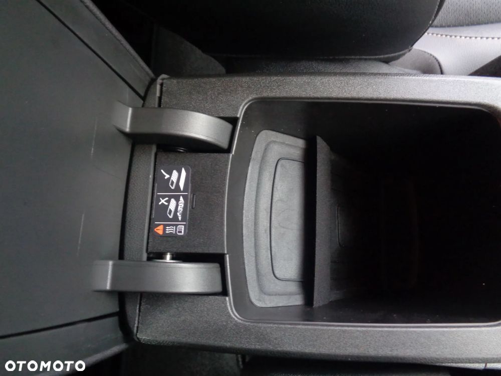 Opel Grandland X 2.0 D Start/Stop Automatik Business Innovation - 25