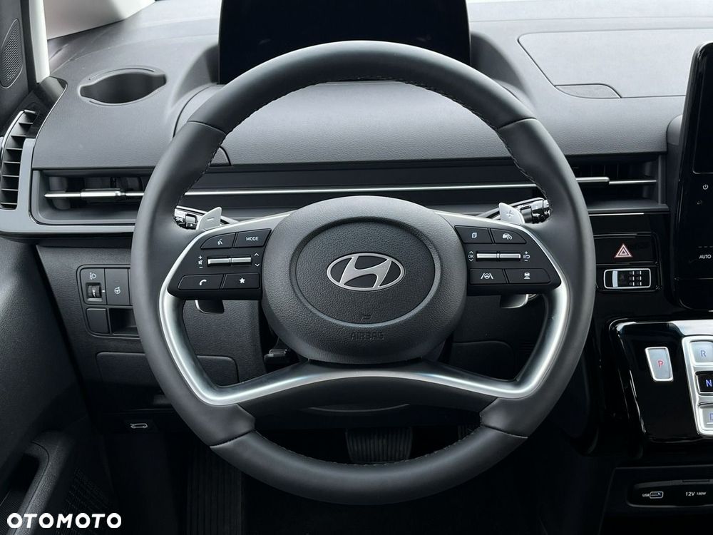 Hyundai Staria - 28