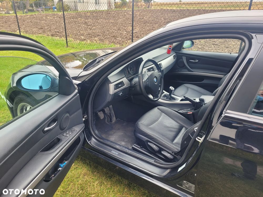 BMW Seria 3 320d DPF Touring - 7