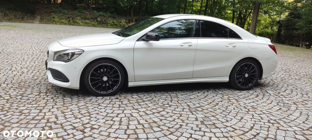 Mercedes-Benz CLA 180 AMG Line - 4