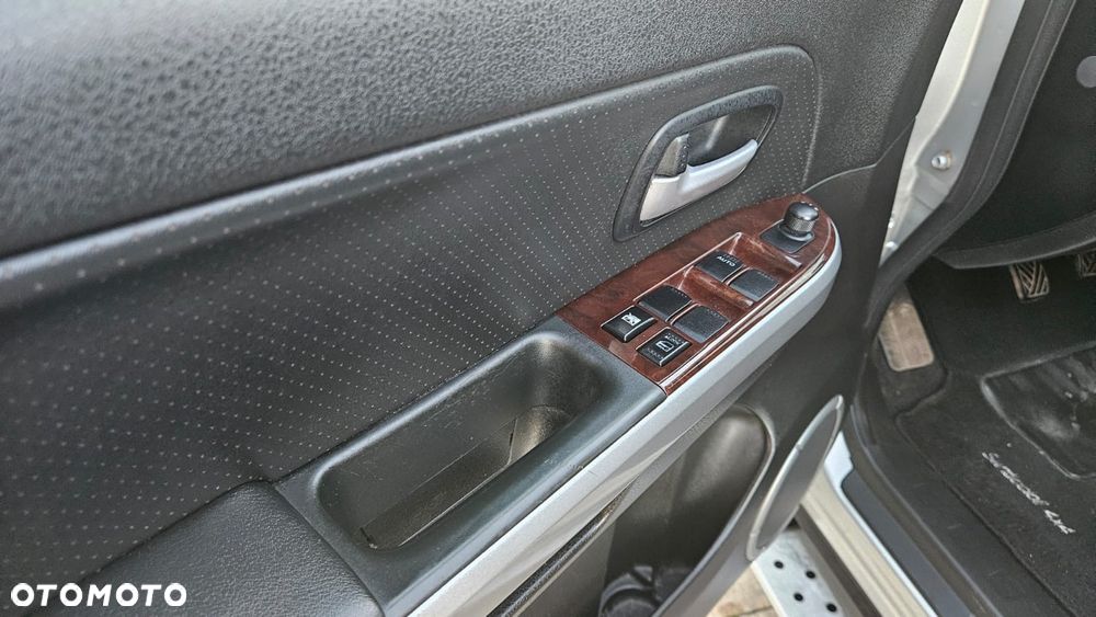 Suzuki Grand Vitara 2.0 De luxe - 19