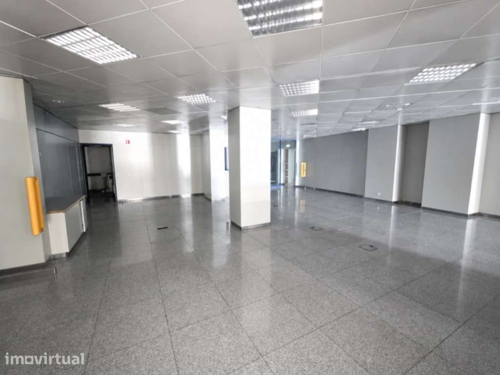 Espaço Comercial Versátil com Excelente Localização - Grande imagem: 3/8