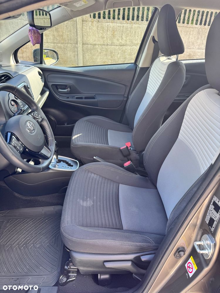 Toyota Yaris Hybrid 100 Business Edition - 13