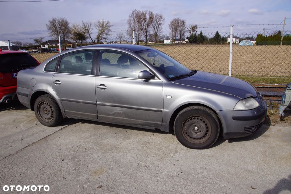 Auto na części - Volkswagen Passat B5 Lift 1.9 TDI 131 KM AVF FRK LD7W 2003R Silnik Skrzynia Drzwi Maska Błotnik Klapa Zderzak Lusterko Lampa Klamka Szyba Deska Kokpit Sterownik Moduł Czujnik Licznik Panel Kierownica - 2