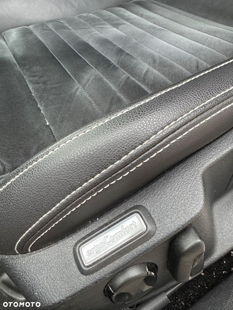 Volkswagen Passat 1.5 TSI EVO Elegance DSG - 23