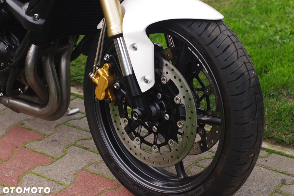 Triumph Street Triple - 11