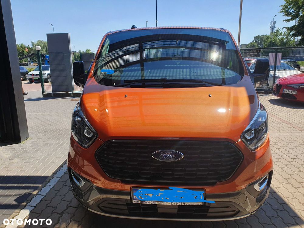 Ford Tourneo Custom - 1