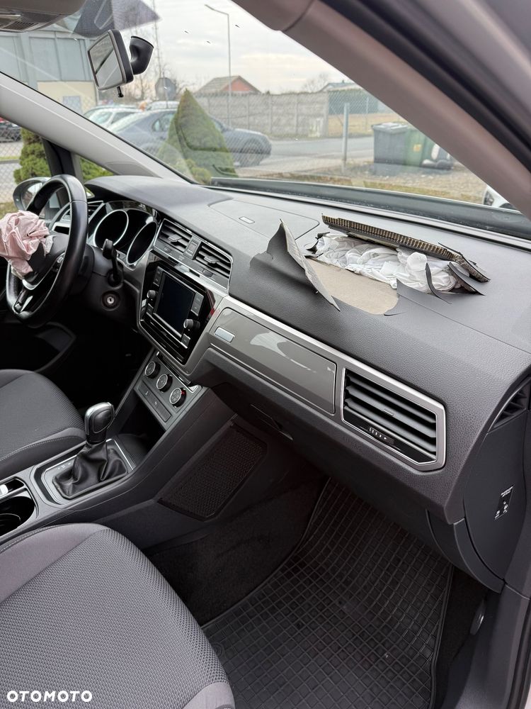 Volkswagen Touran 2.0 TDI SCR DSG ACTIVE - 9