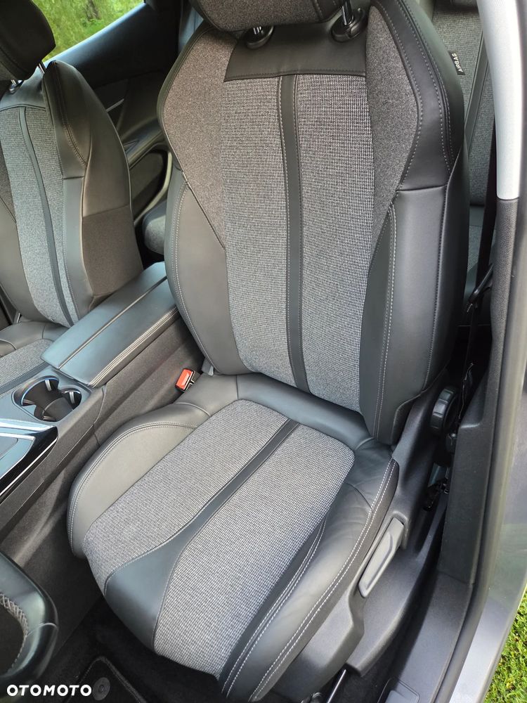 Peugeot 3008 1.5 BlueHDi Allure S&S - 21