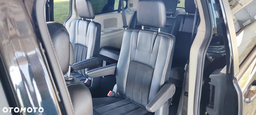 Dodge Grand Caravan - 19