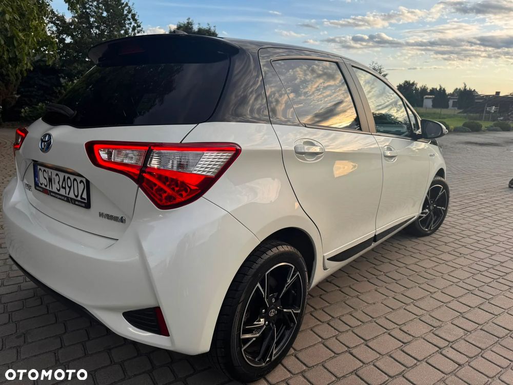 Toyota Yaris Hybrid 100 Selection - 11