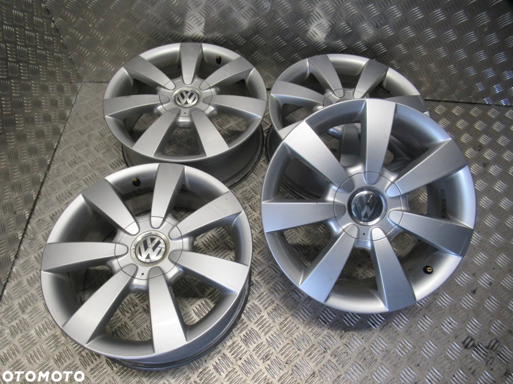 Felgi Vw New Beattle Gplf IV Taigo T-Cross 6,5Jx16 et42 5x100 - 2
