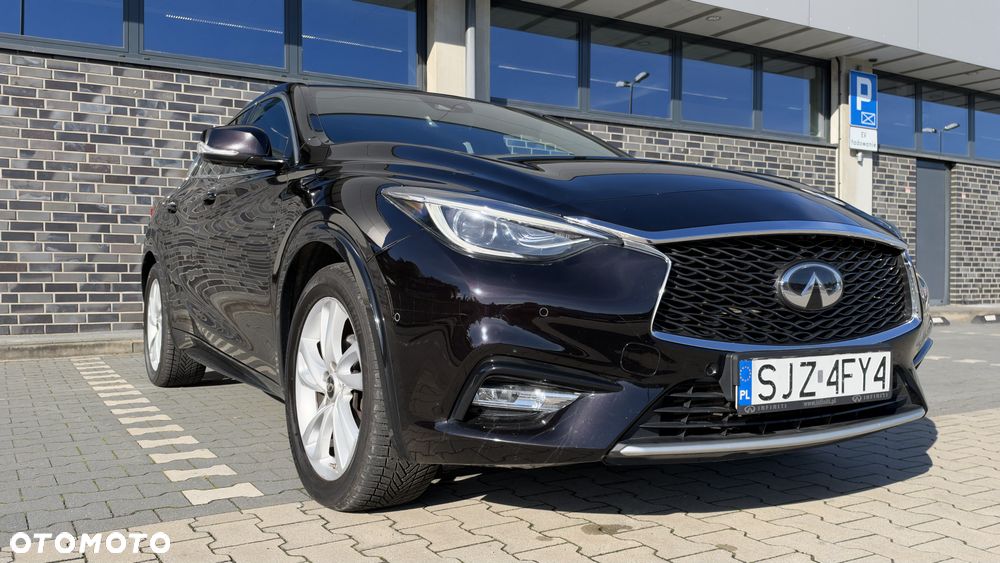 Infiniti Q30