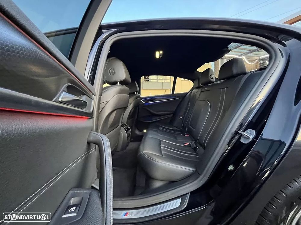 BMW 520 d Pack Desportivo M Auto - 35