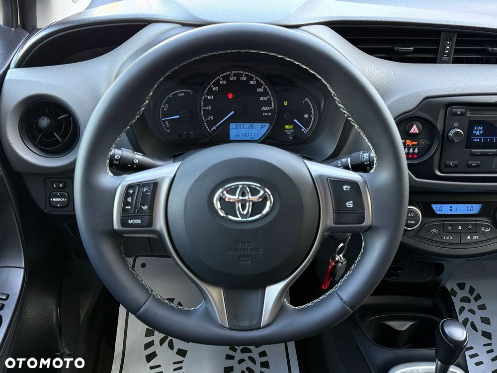 Toyota Yaris Hybrid 100 Active - 17