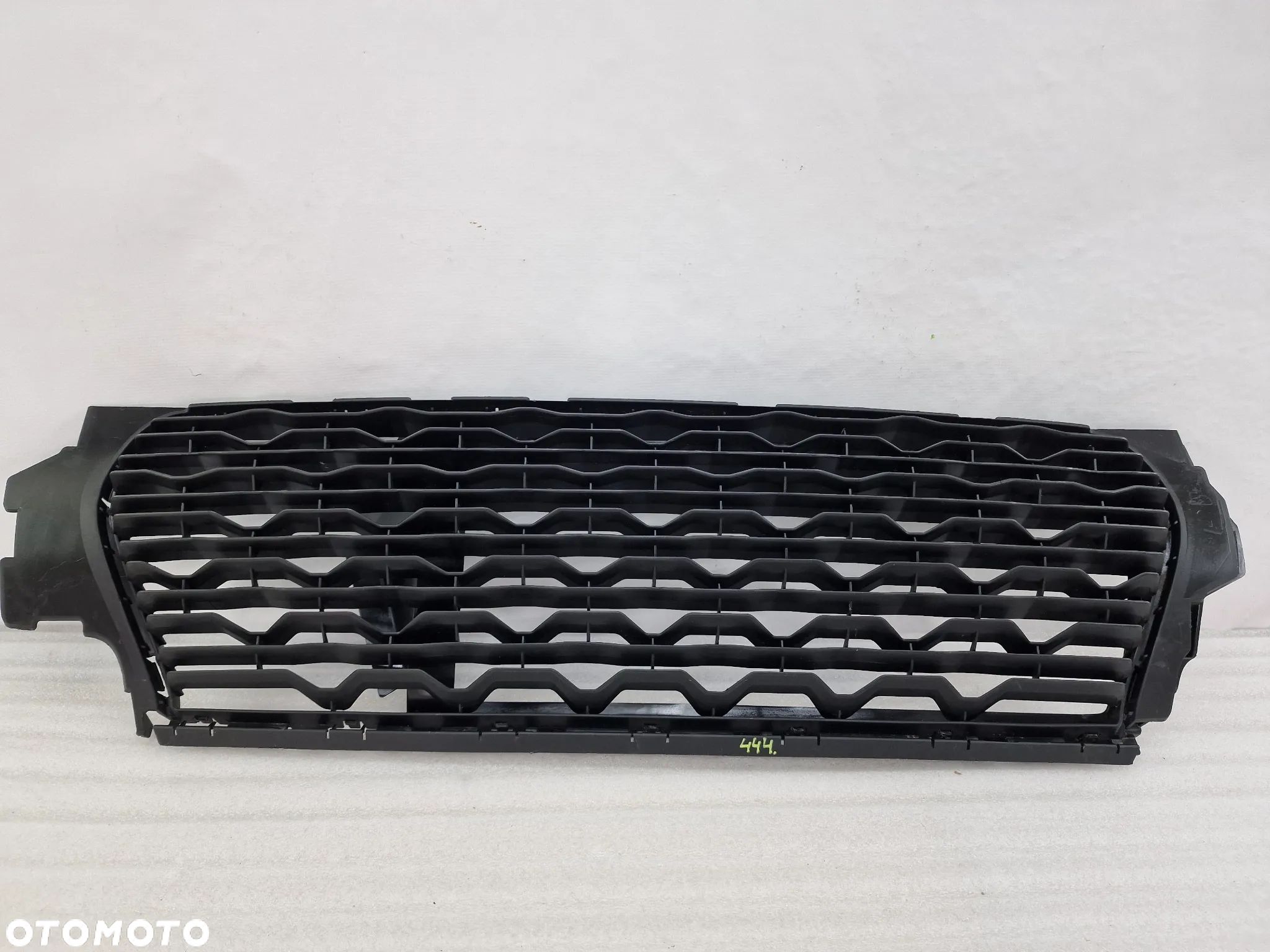 DACIA DUSTER II 17- KRATKA ŚRODKOWA ZDERZAKA PRZEDNIEGO PRZÓD , NR 622545490R , NR AUKCJI KR444 - 1