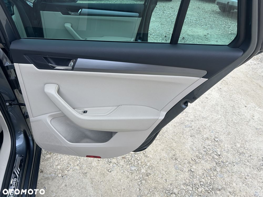 Skoda Superb 2.0 TDI DSG Premium Edition - 28