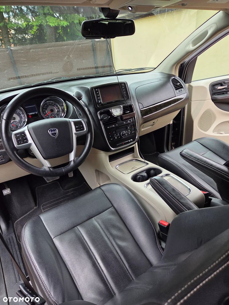 Lancia Voyager 3.6 Gold - 6