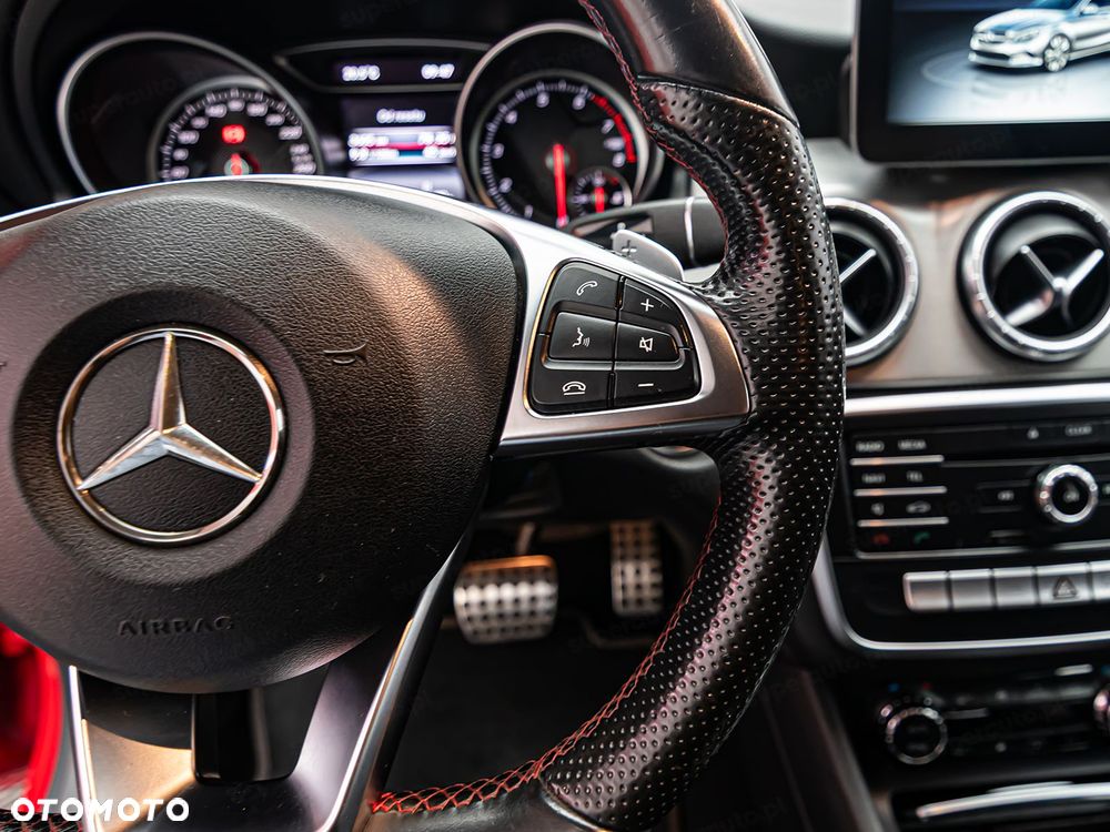 Mercedes-Benz CLA 220 4-Matic - 14