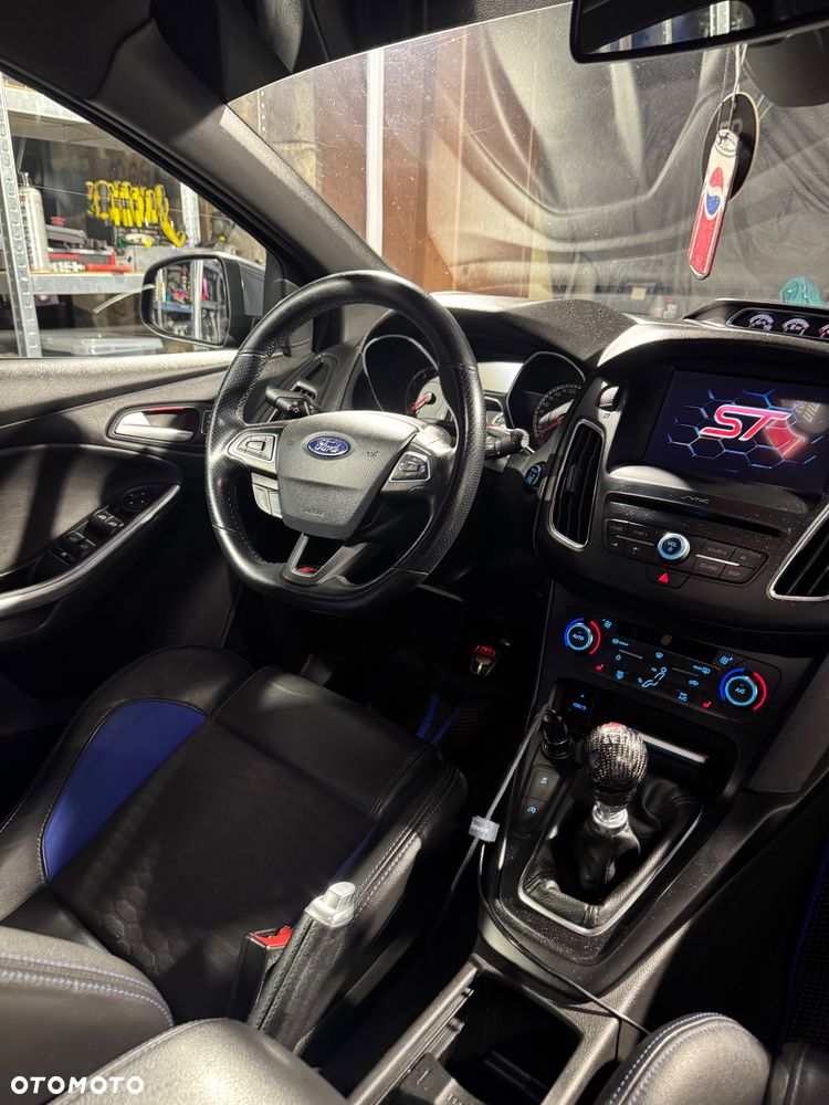 Ford Focus 2.0 EcoBoost ST-2 - 11