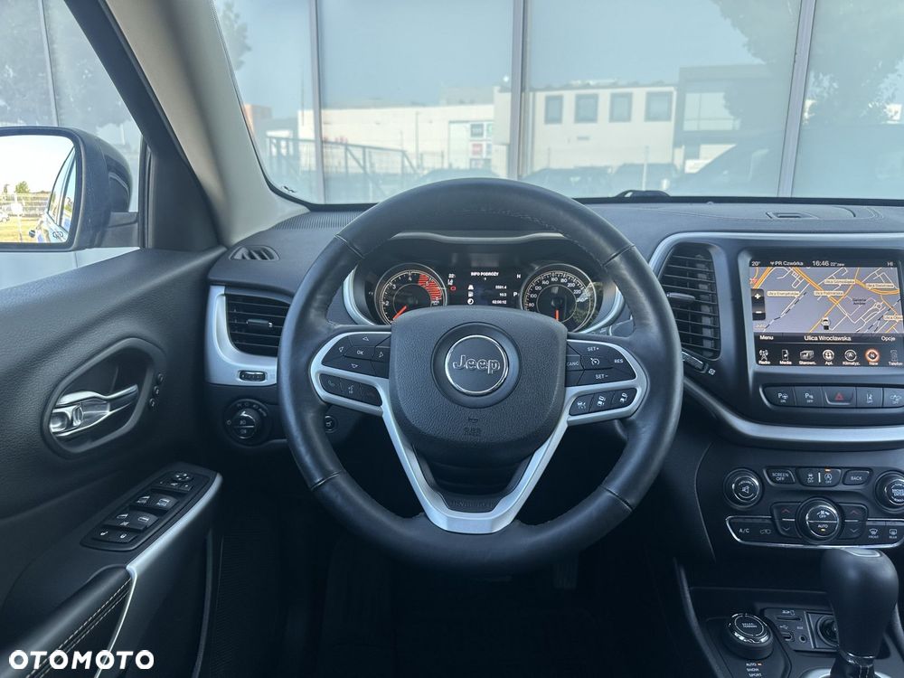 Jeep Cherokee - 22