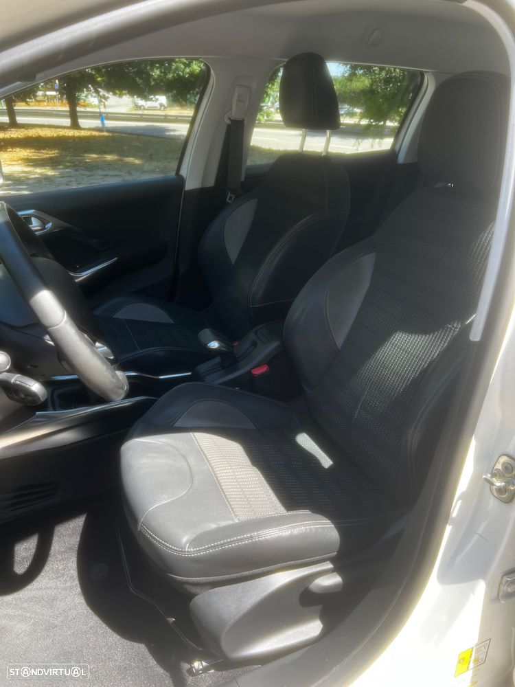 Peugeot 2008 1.2 PureTech Allure - 10