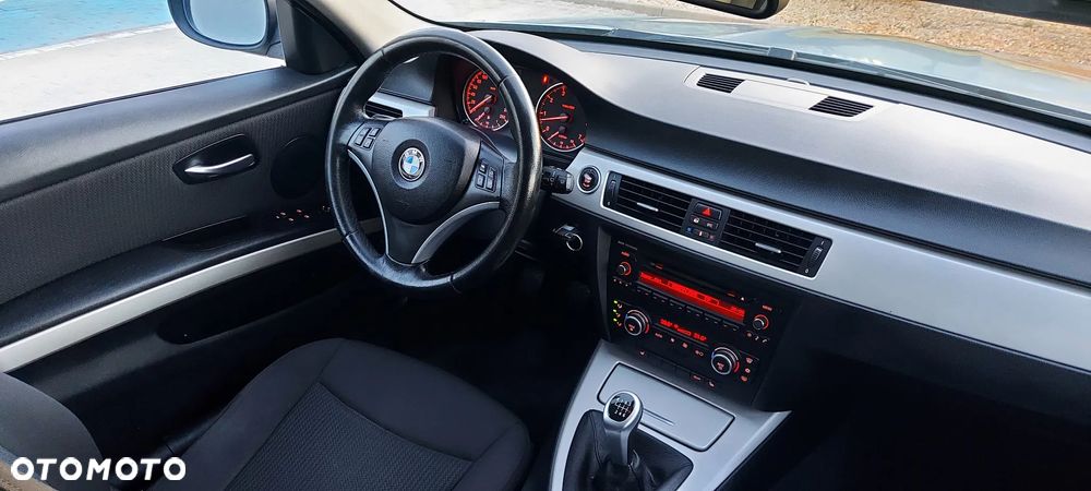 BMW Seria 3 318i Edition Exclusive - 27