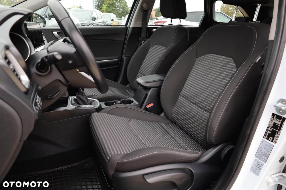 Kia Ceed 1.5 T-GDI M - 36