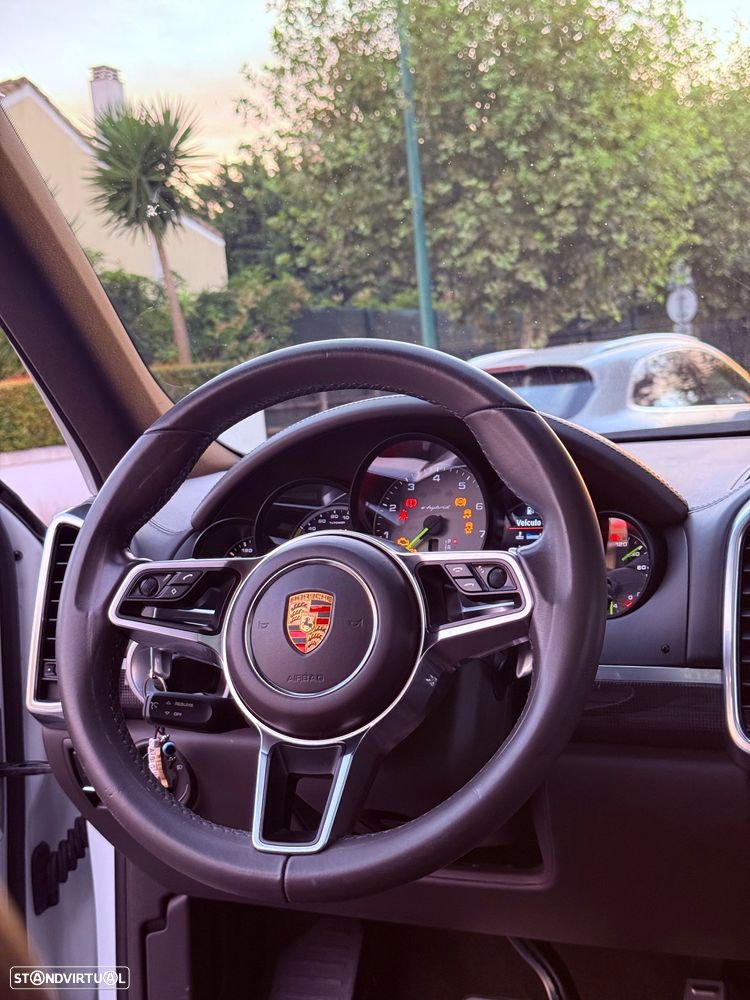 Porsche Cayenne — fotografia 14