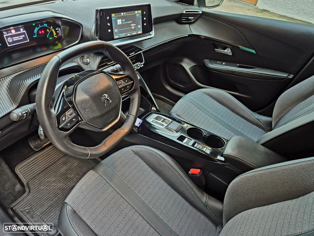 Peugeot e-208 Allure Pack - 29