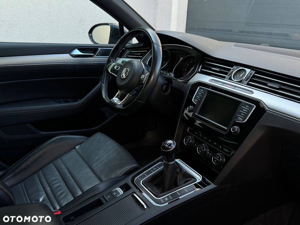 Volkswagen Passat 2.0 TDI (BlueMotion Technology) Highline - 17