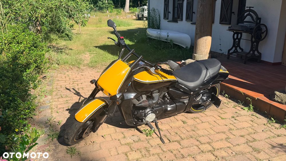 Suzuki Intruder - 6