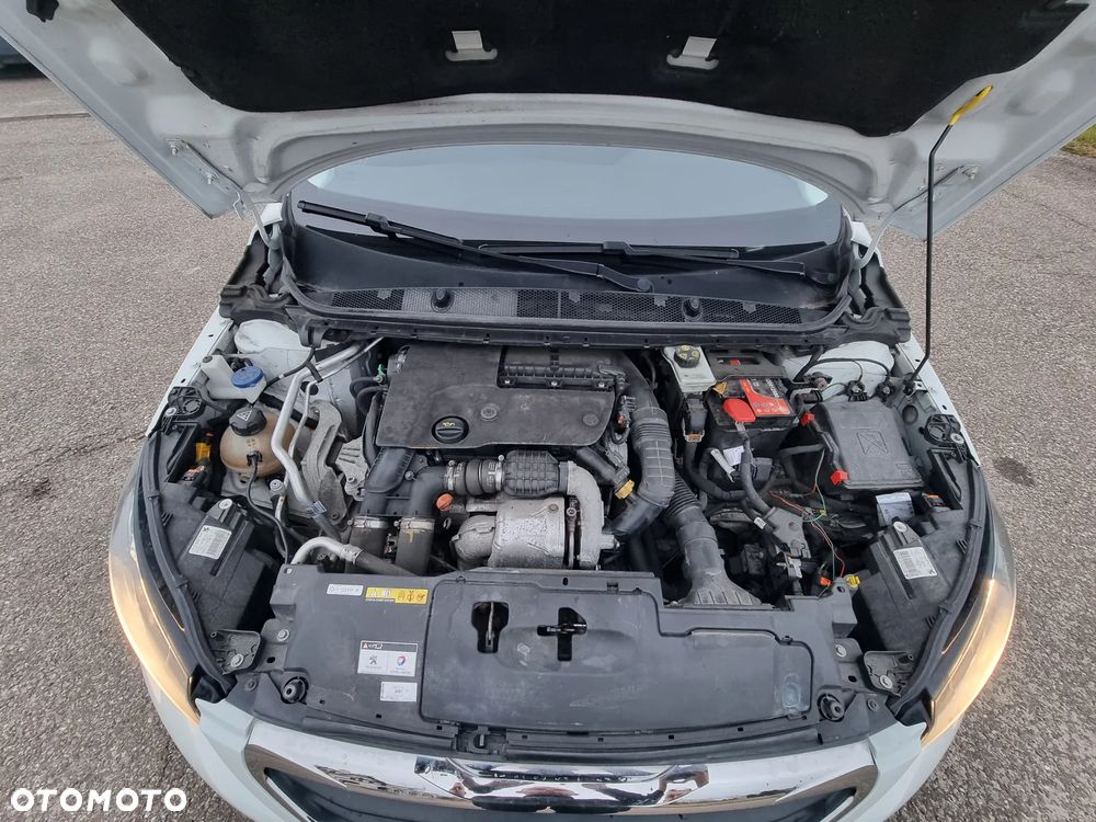 Peugeot 308 1.6 BlueHDi Allure S&S - 32