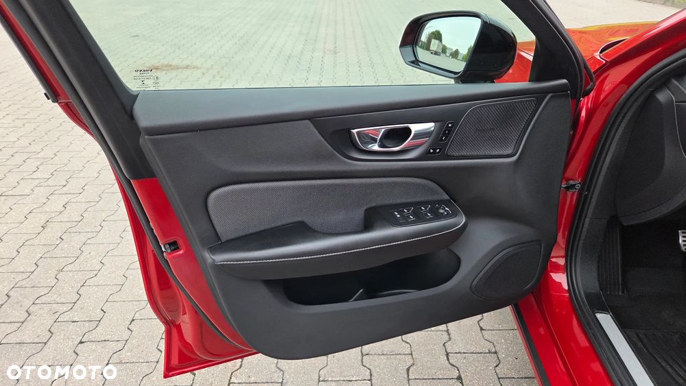 Volvo S60 T5 AWD R-Design - 27