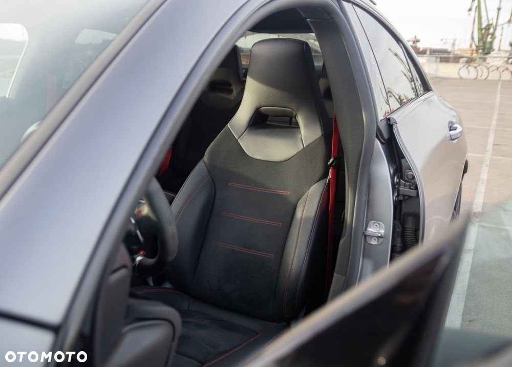Mercedes-Benz CLA AMG 45 S 4-Matic+ 8G-DCT - 23