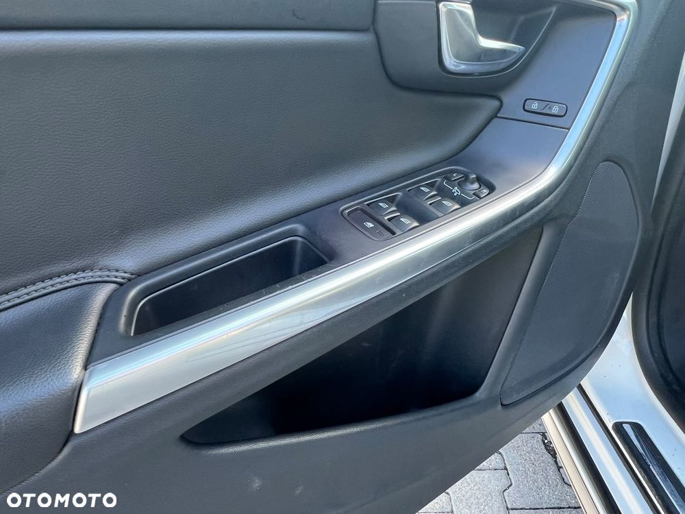 Volvo V60 D3 Geartronic Summum - 36