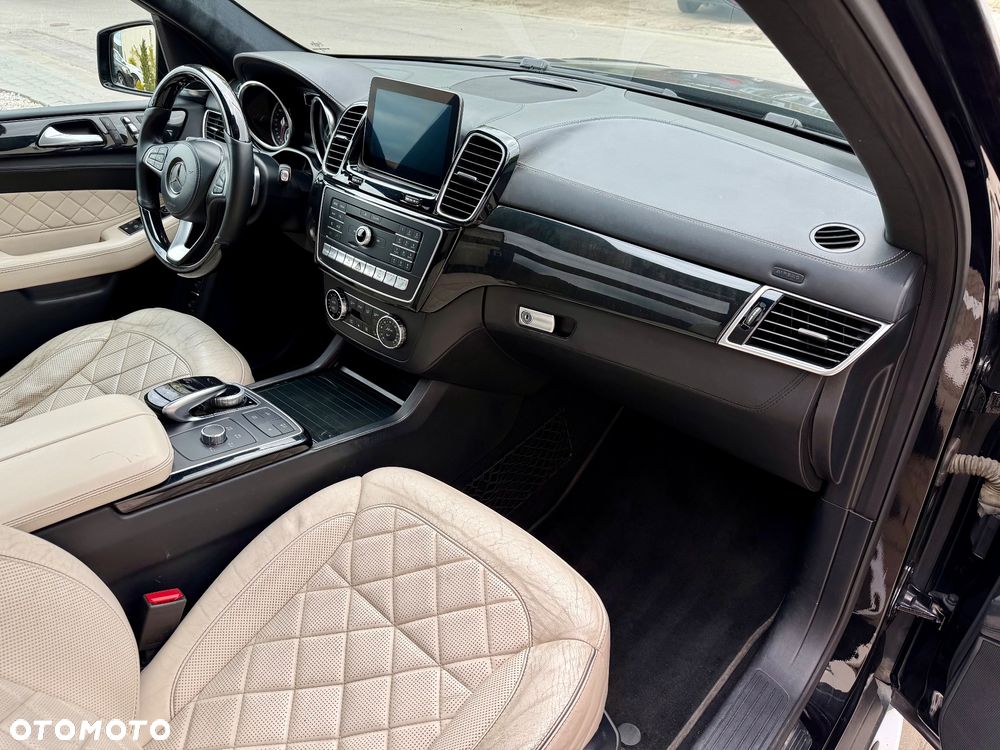 Mercedes-Benz GLS - 26