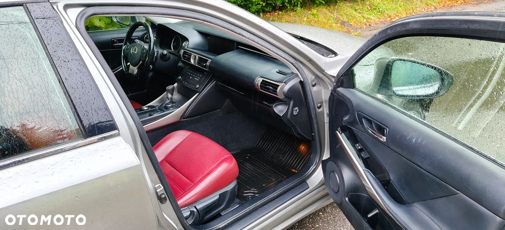 Lexus IS 200t F Impression - 9