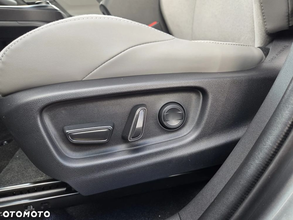 Toyota C-HR+ 77kWh 4x4 Executive - 28