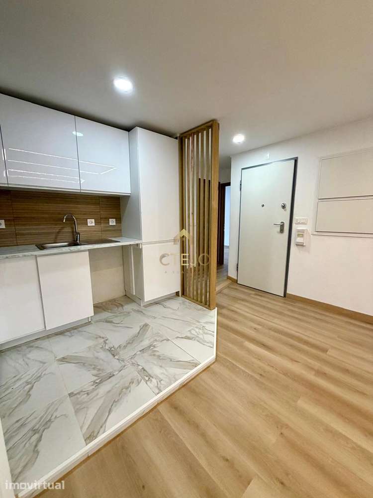 Apartamento T2 Totalmente Remodelado  No Centro da Bobadela - Grande imagem: 2/21
