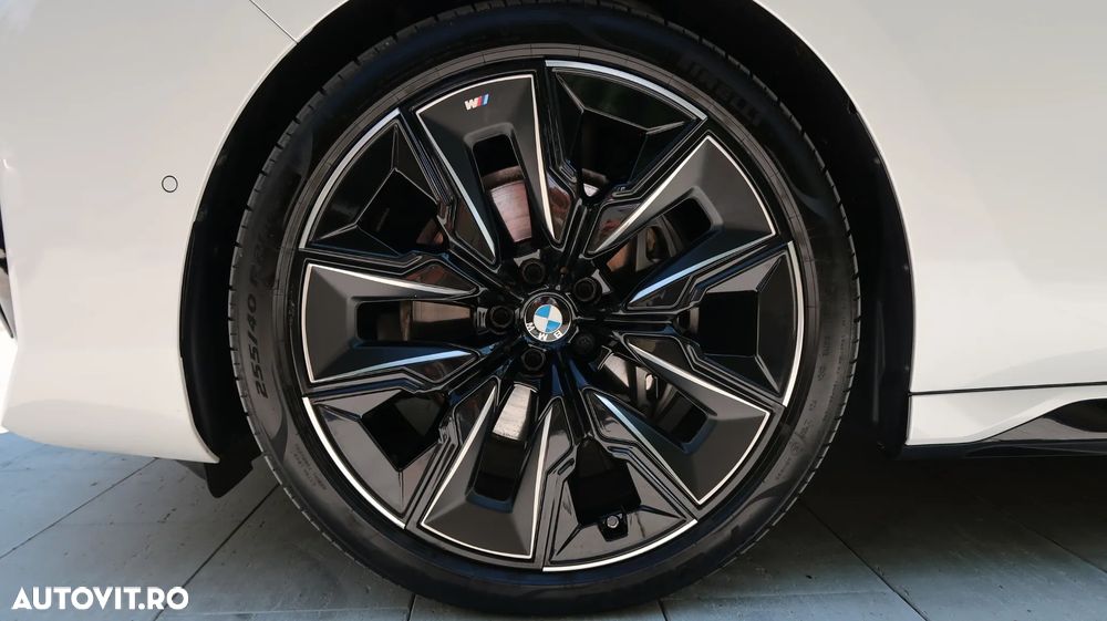 BMW Seria 7 740d xDrive MHEV - 32