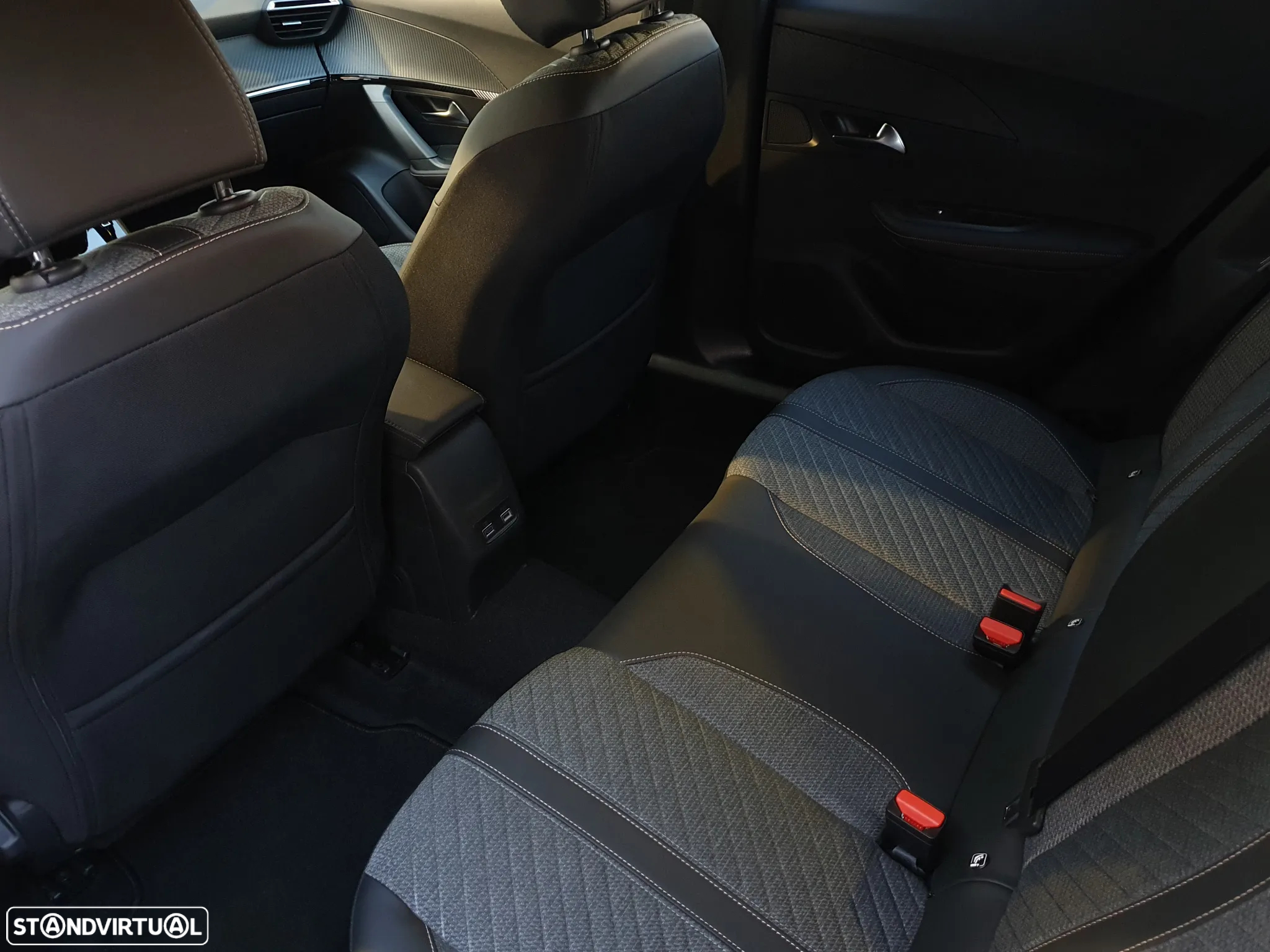 Peugeot 2008 1.2 Hybrid Allure e-DCS6 - 24