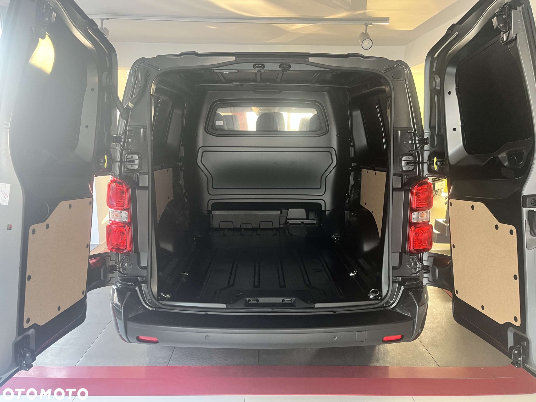 Fiat Scudo seria 2 Nowe Scudo Furgon Brygadowy Maxi 2.0 MJ 144 KM S&S EAT8 Brygadowy - 8