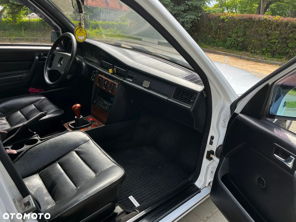 Mercedes-Benz W201 (190) - 11