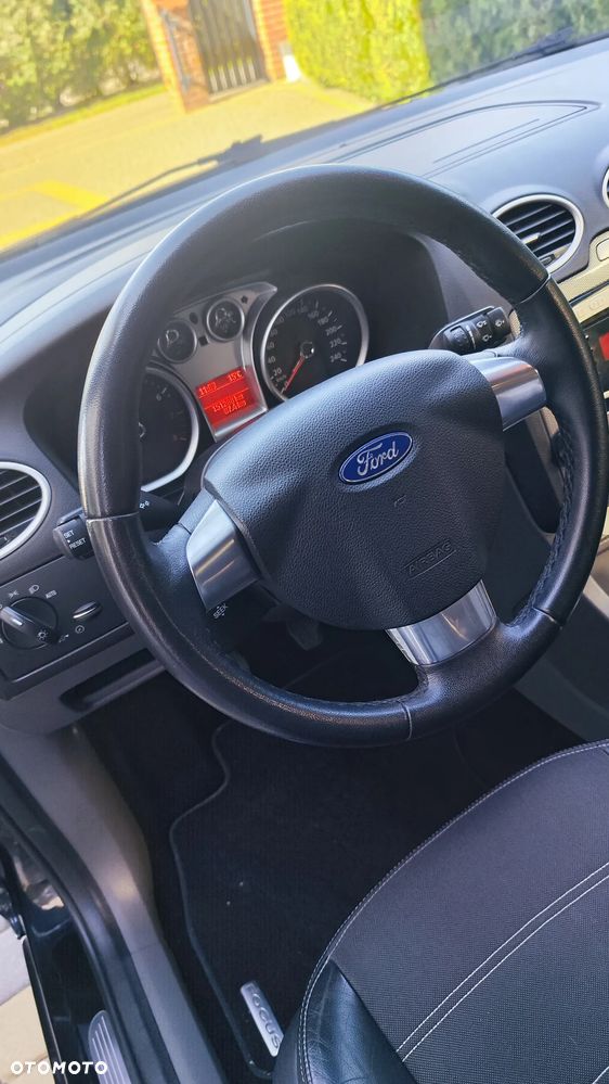 Ford Focus 2.0 16V Titanium - 22